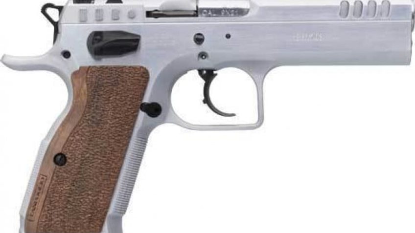 IFG Stock II 9mm, 4.45" Barrel, Silver, Walnut Grips, 17rd