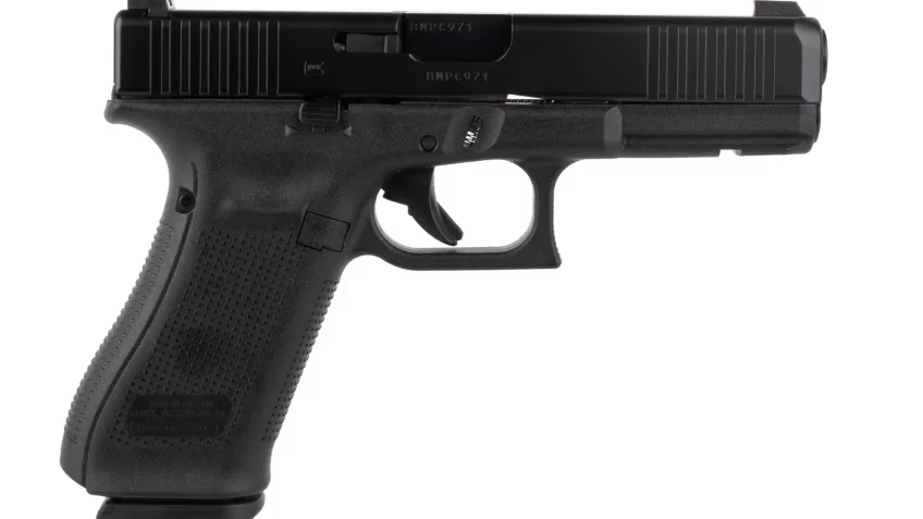 GLOCK Blue Label G22 Gen5 .40S&W Pistol – Night Sights – Black